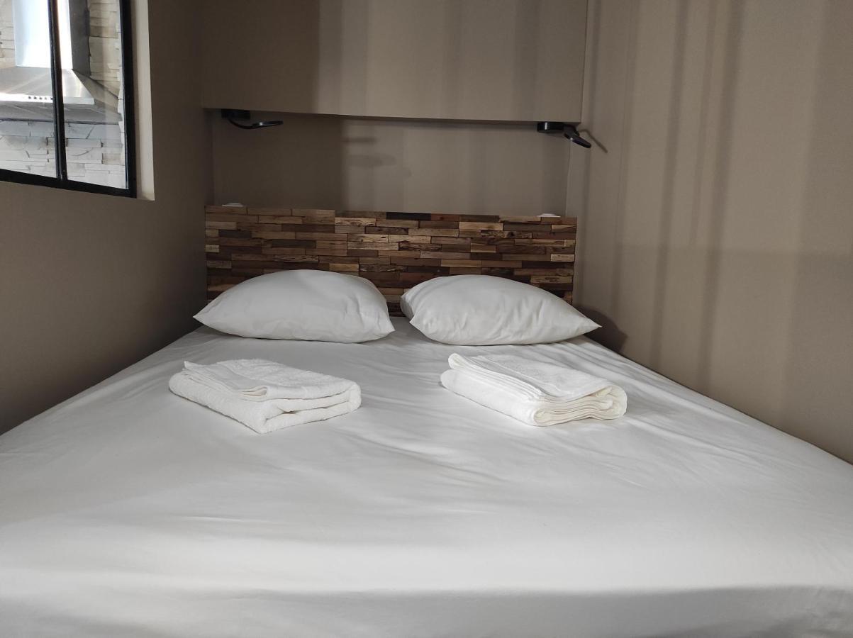 Apparts'Hotel La Ferme Du Gros Noyer มาโลแซน ภายนอก รูปภาพ